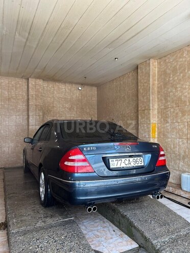 Mercedes E 270-4
