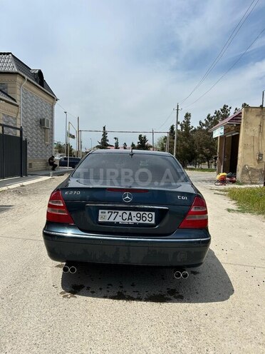 Mercedes E 270-6