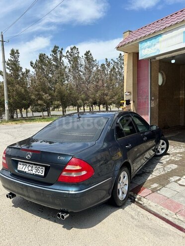 Mercedes E 270-7