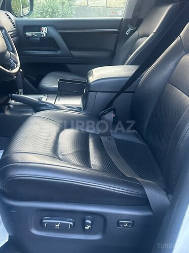 Toyota Land Cruiser-16