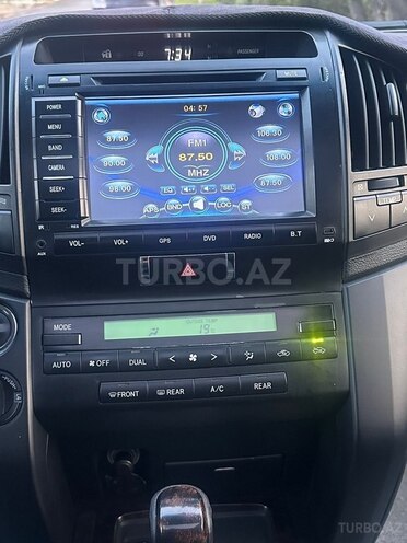 Toyota Land Cruiser-6