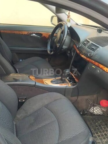 Mercedes E 270-8