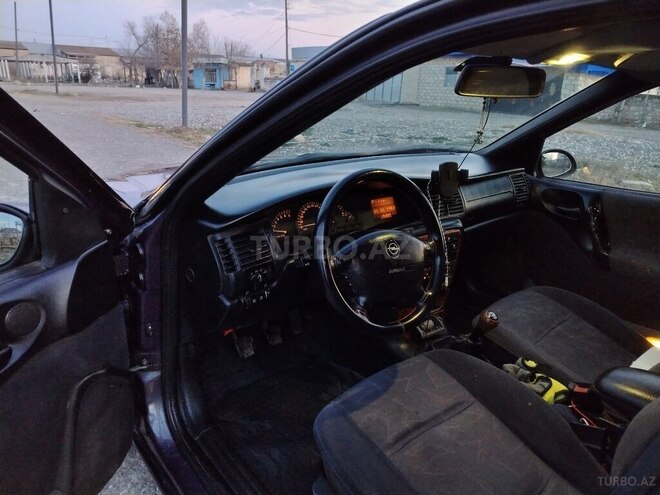 Opel Vectra-4