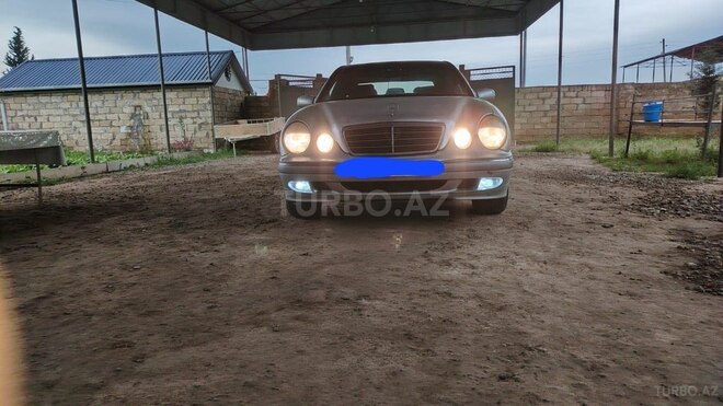 Mercedes E 220-1
