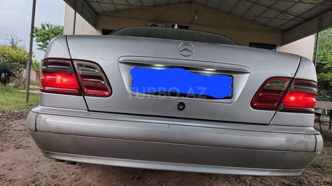 Mercedes E 220-5