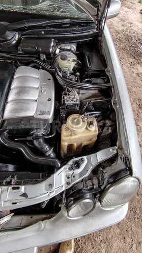 Mercedes E 220-12