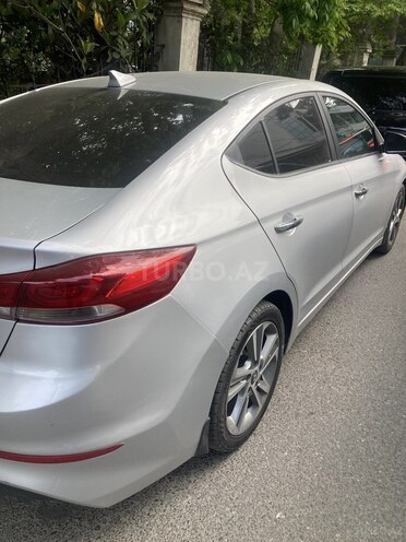 Hyundai Elantra-3