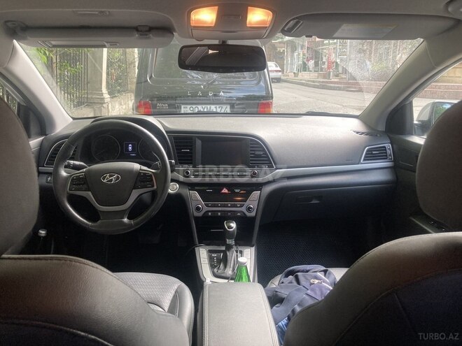 Hyundai Elantra-5
