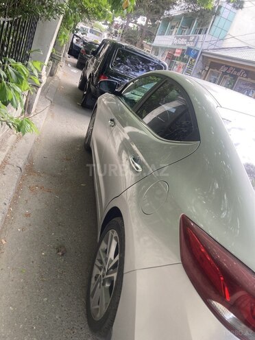 Hyundai Elantra-4