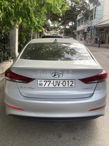Hyundai Elantra-2