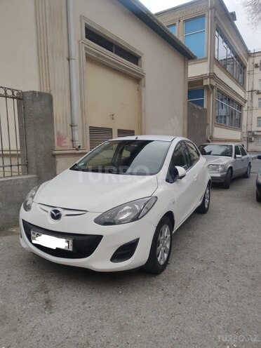 Mazda 2-1