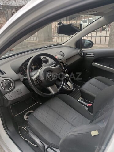 Mazda 2-16