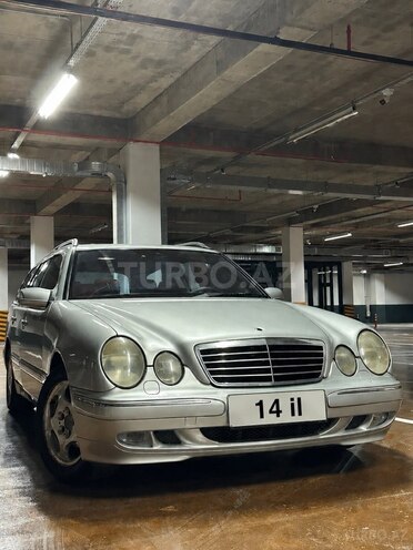 Mercedes E 240-1