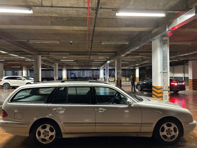 Mercedes E 240-4