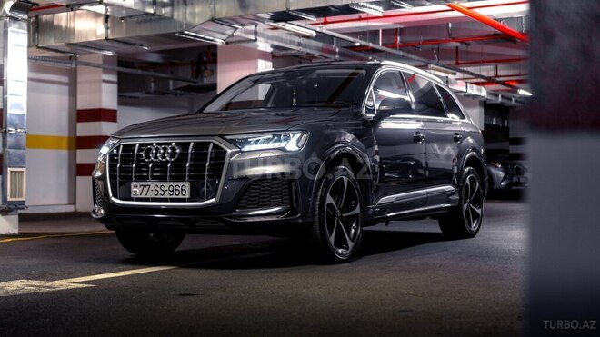 Audi Q7-1