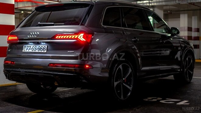 Audi Q7-4