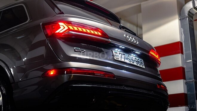 Audi Q7-7