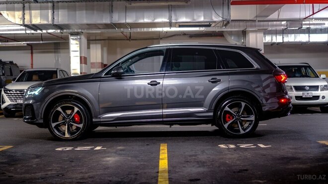 Audi Q7-5