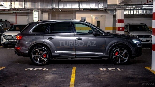 Audi Q7-6