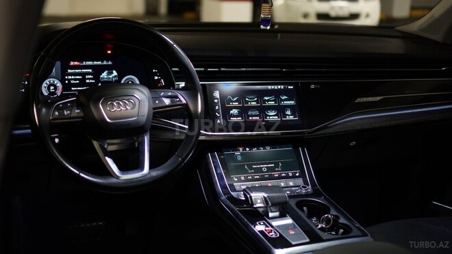 Audi Q7-11