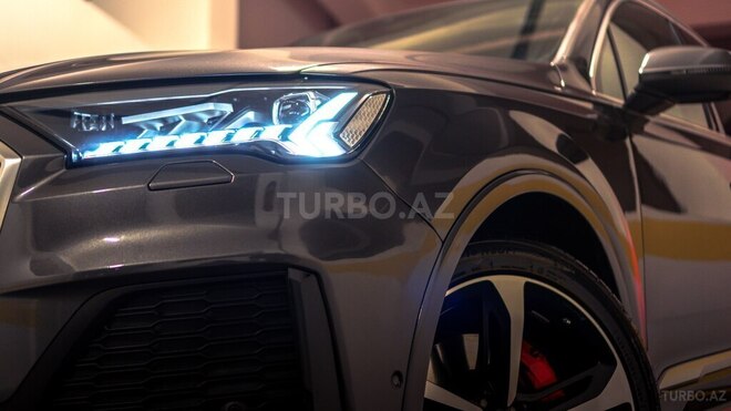 Audi Q7-8