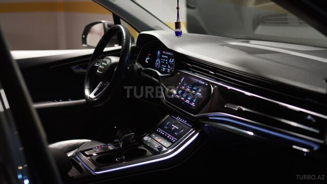 Audi Q7-12