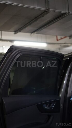 Audi Q7-19