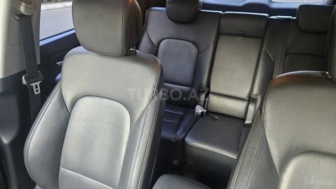 Hyundai Santa Fe-13