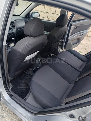 Kia Rio-12