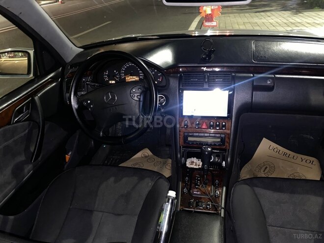 Mercedes E 270-2