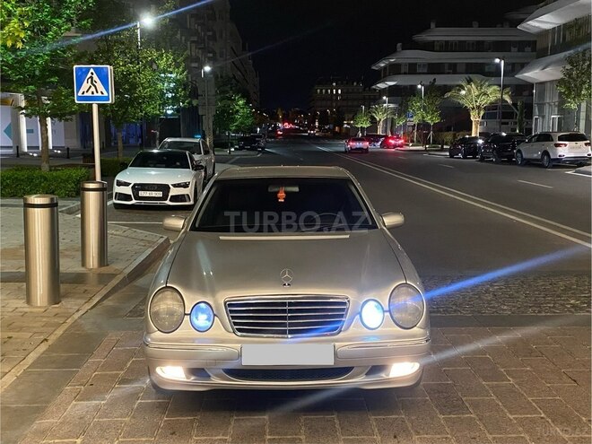 Mercedes E 270-1