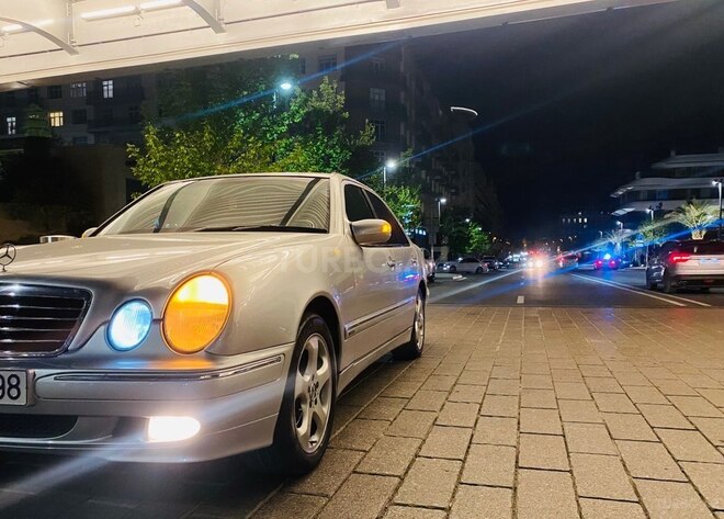 Mercedes E 270-3