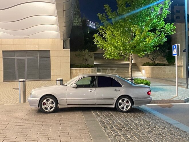 Mercedes E 270-5