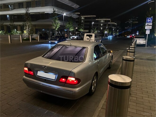 Mercedes E 270-8
