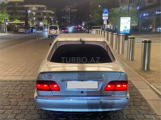 Mercedes E 270-6
