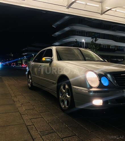 Mercedes E 270-9