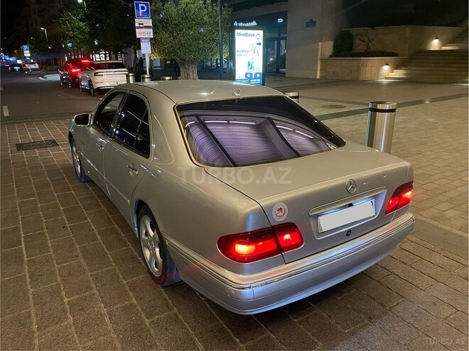 Mercedes E 270-10