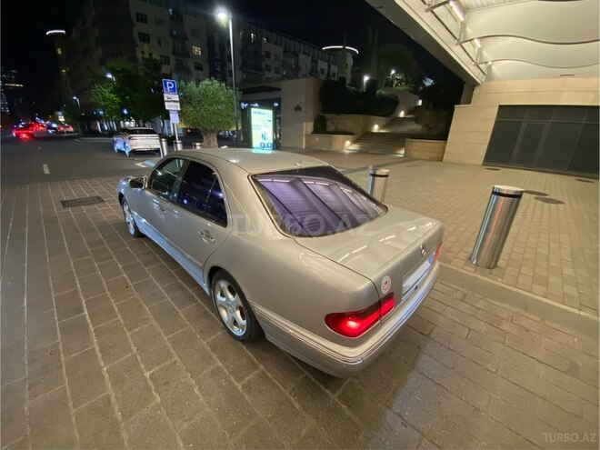 Mercedes E 270-12