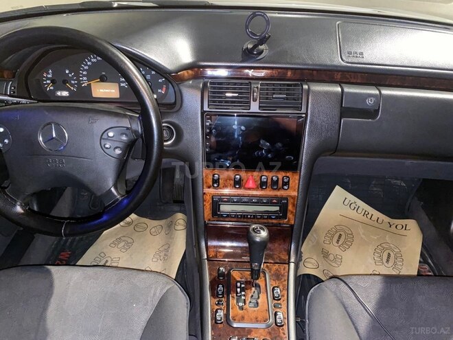 Mercedes E 270-19