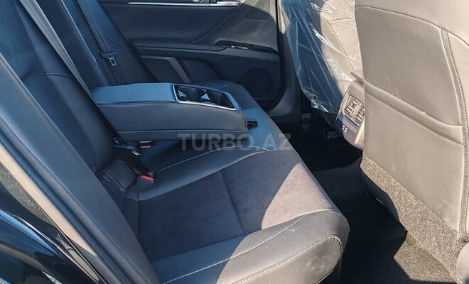 Toyota Camry-13