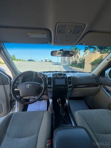 Toyota Land Cruiser Prado-7