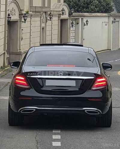 Mercedes E 220 d-3