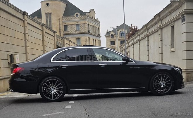 Mercedes E 220 d-6