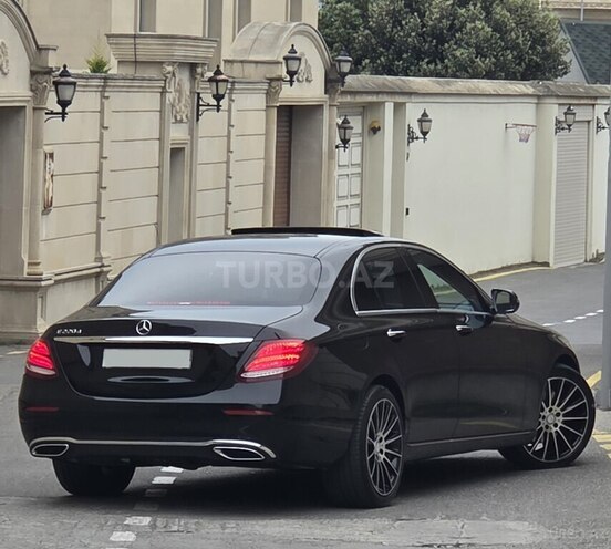 Mercedes E 220 d-8