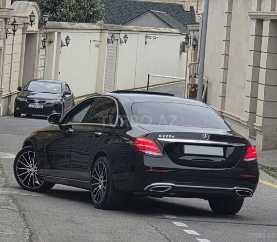 Mercedes E 220 d-7