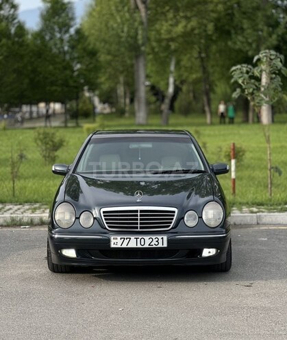 Mercedes E 220-1