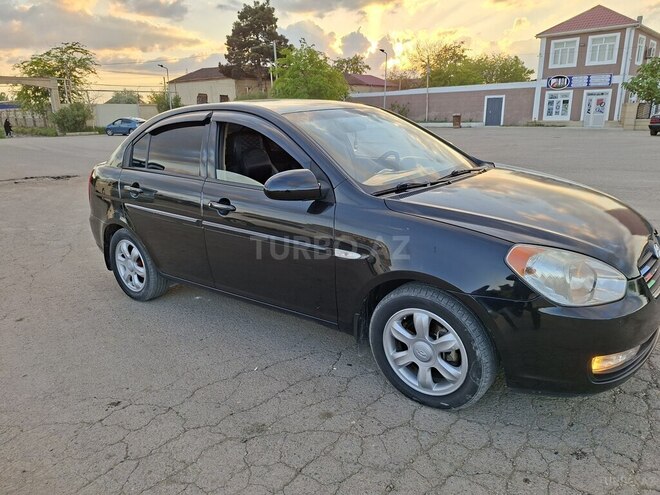 Hyundai Accent-4