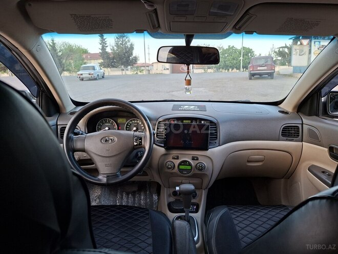 Hyundai Accent-6