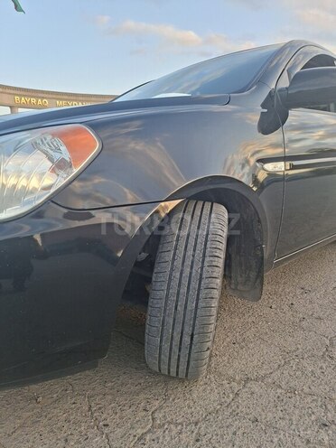 Hyundai Accent-11