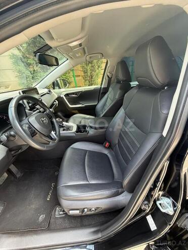 Toyota RAV4-8